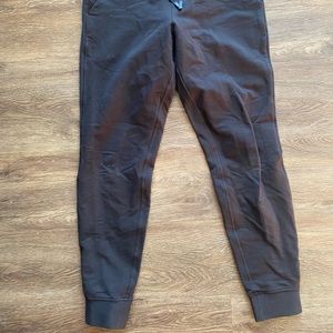 Lululemon black jogger size 6 fleece